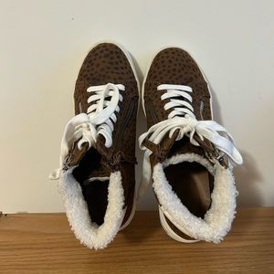 Universal Thread Leopard Print Faux Sherpa Lined High Top Sneaker🤍